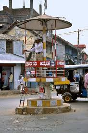 ಪೊಲೀಸ್ ಬೂತ್‌ಗೆ ಗುದ್ದಿದ ಲಾರಿ !